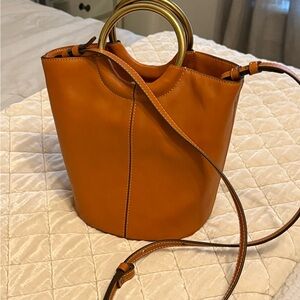 Elegant Tan Leather Bucket Bag with Gold Handles